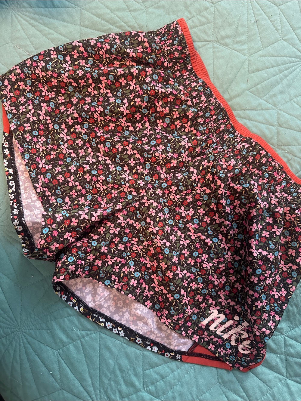 Women's NIKE running shorts sz M EUC